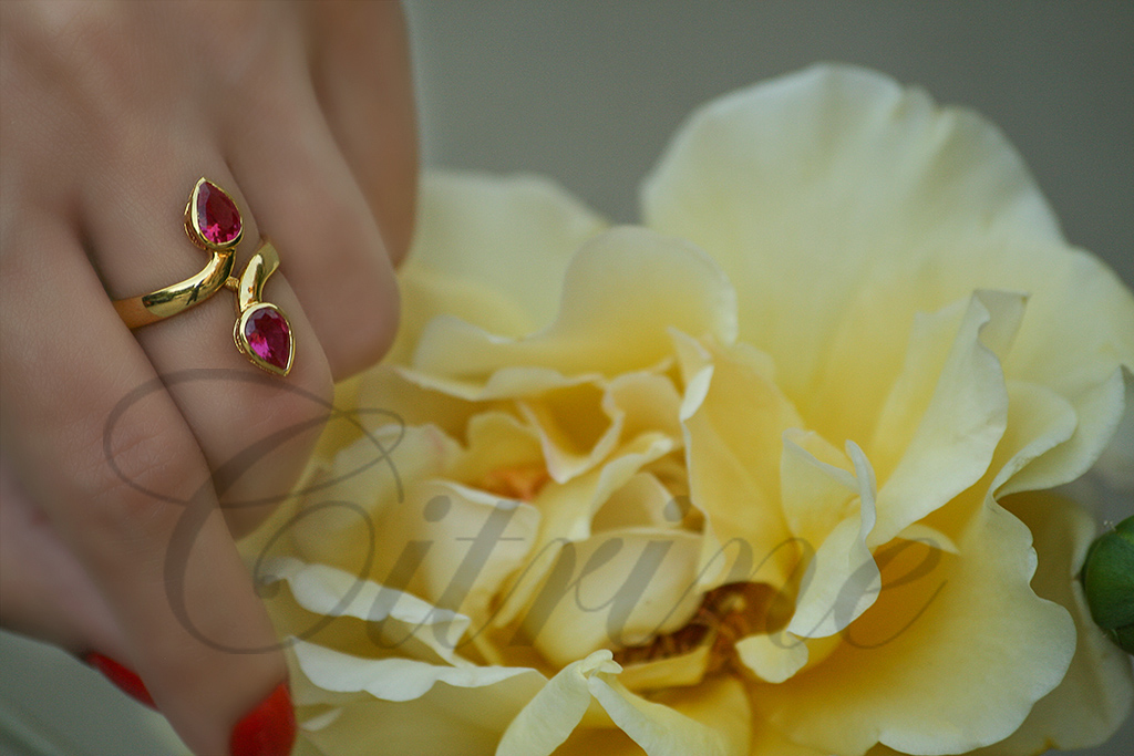 Jewellery ring with red and green teardrop stones.
